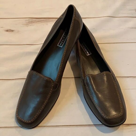 Nordstrom Woman’s Brown Flats  - Picture 1 of 11